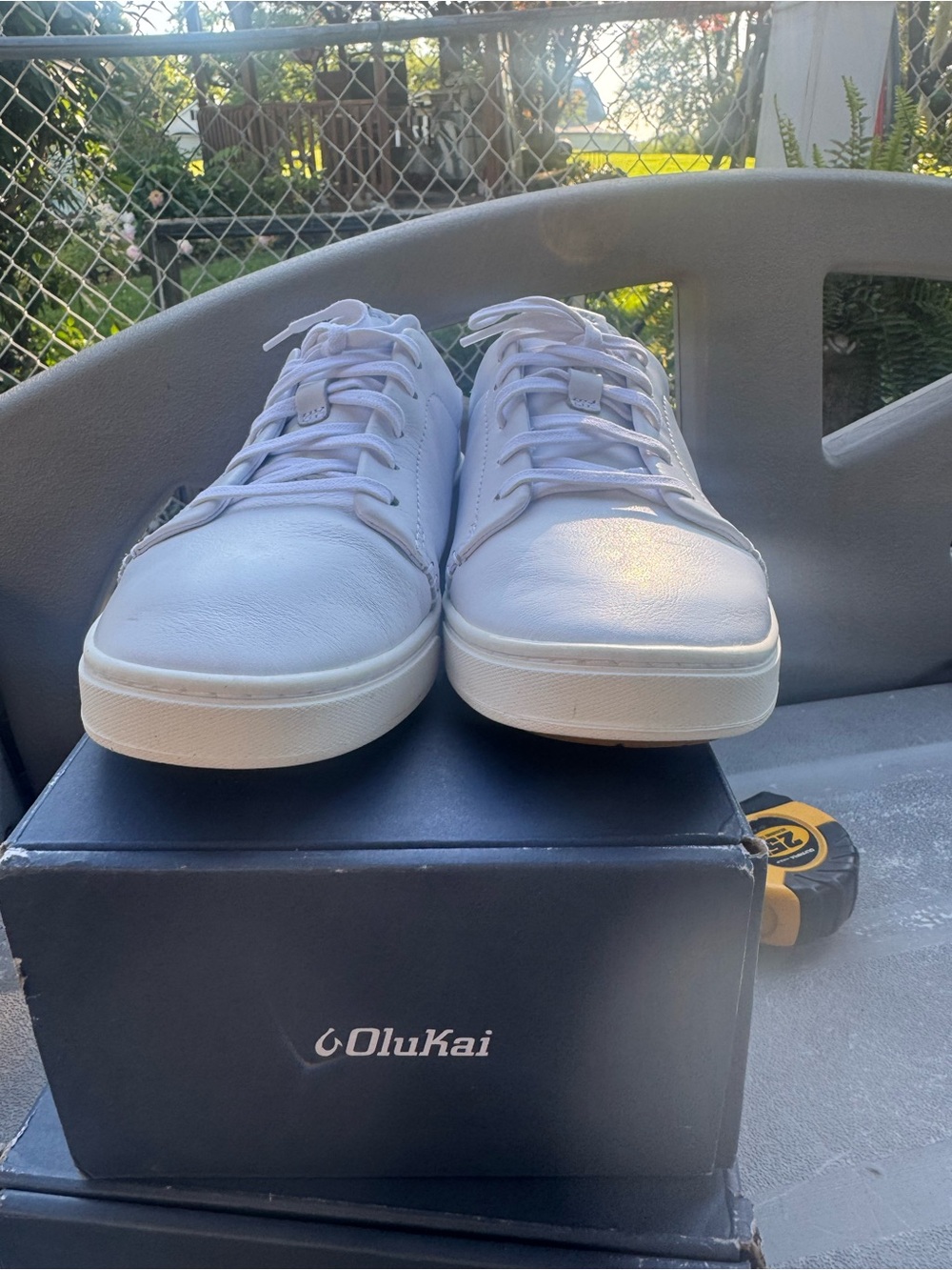 OluKai women’s White Low-Top Casual Sneakers never worn pehuea li ili size 9
